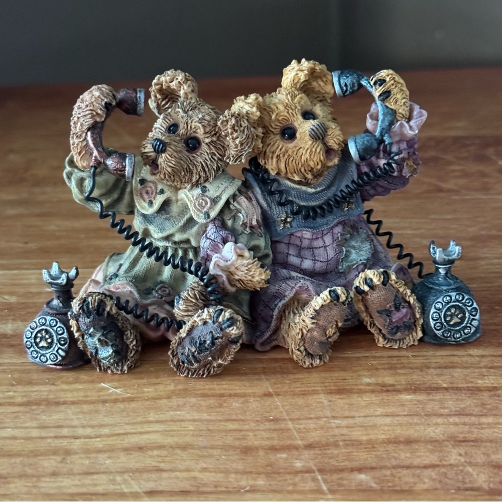 Boyds Bears/The Bearstone Collection #227720 Alexandra & Belle…Telephone Tied ☎️